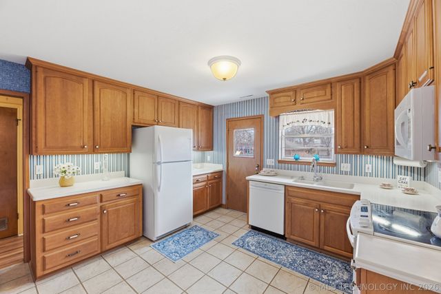 1324 Lariat Drive, Bartlesville, OK 74006