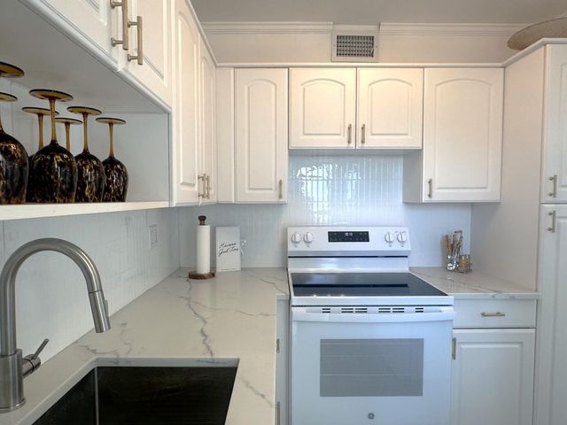 2555 NE 11th Street 804, Fort Lauderdale, FL 33304