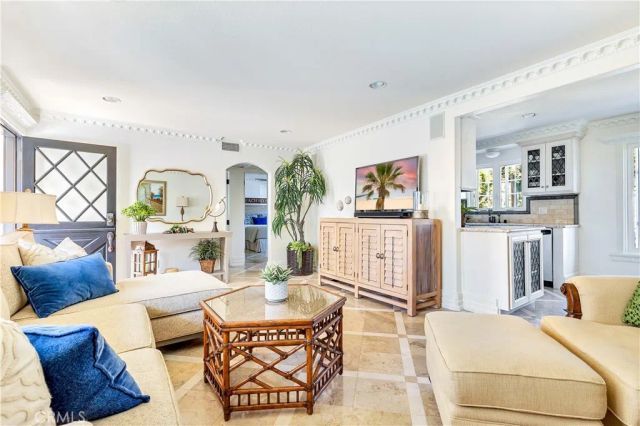 329 Marguerite Avenue 3, Corona Del Mar, CA 92625