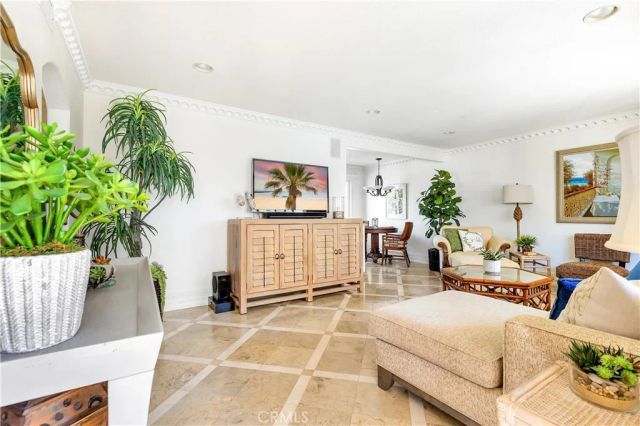 329 Marguerite Avenue 3, Corona Del Mar, CA 92625