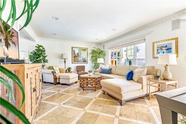 329 Marguerite Avenue 3, Corona Del Mar, CA 92625