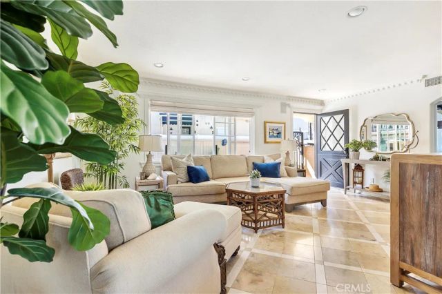 329 Marguerite Avenue 3, Corona Del Mar, CA 92625
