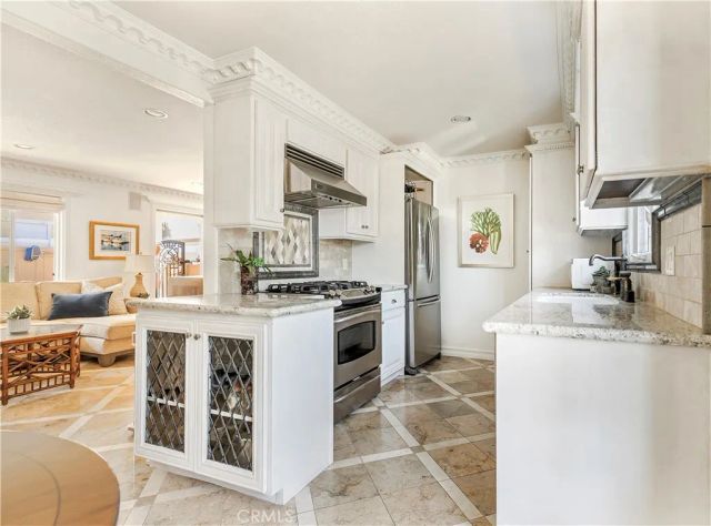 329 Marguerite Avenue 3, Corona Del Mar, CA 92625