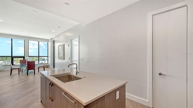 33 S PALM AVENUE 1303, Sarasota, FL 34236