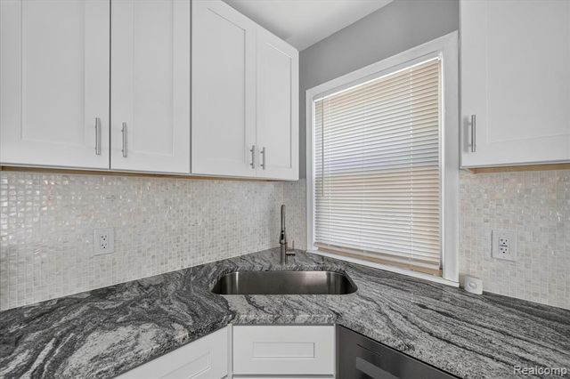 2061 Inkster Road, Garden City, MI 48135