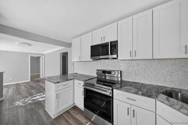 2061 Inkster Road, Garden City, MI 48135