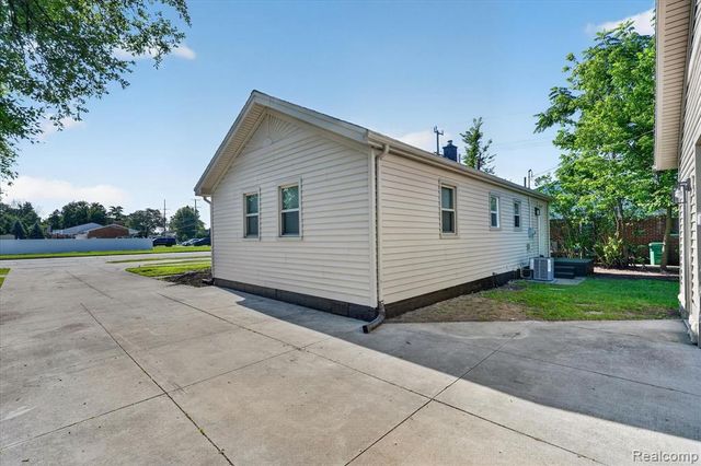 2061 Inkster Road, Garden City, MI 48135