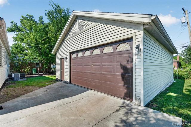 2061 Inkster Road, Garden City, MI 48135
