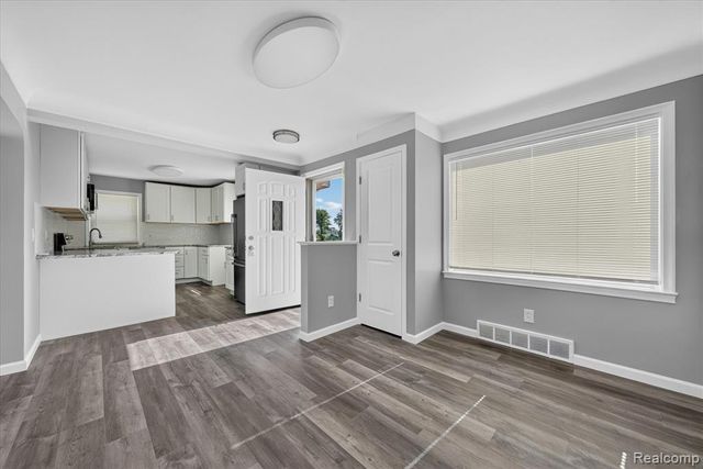 2061 Inkster Road, Garden City, MI 48135