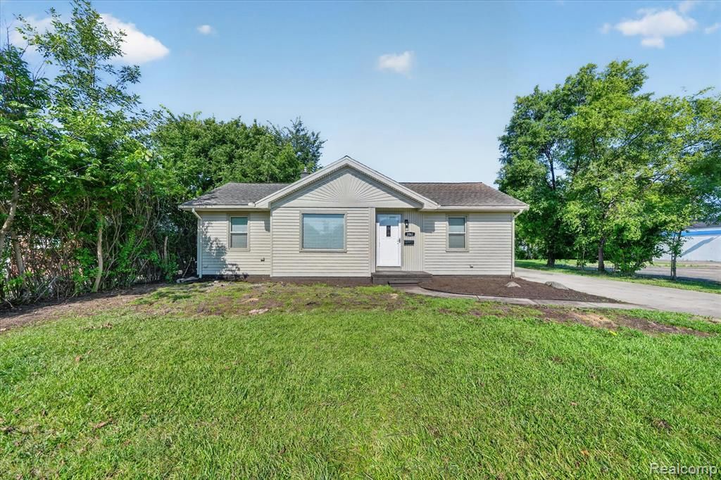 2061 Inkster Road, Garden City, MI 48135
