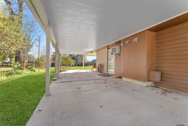 3952 Chestnut St, Zachary, LA 70791