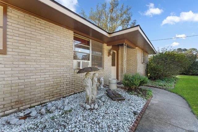 3952 Chestnut St, Zachary, LA 70791