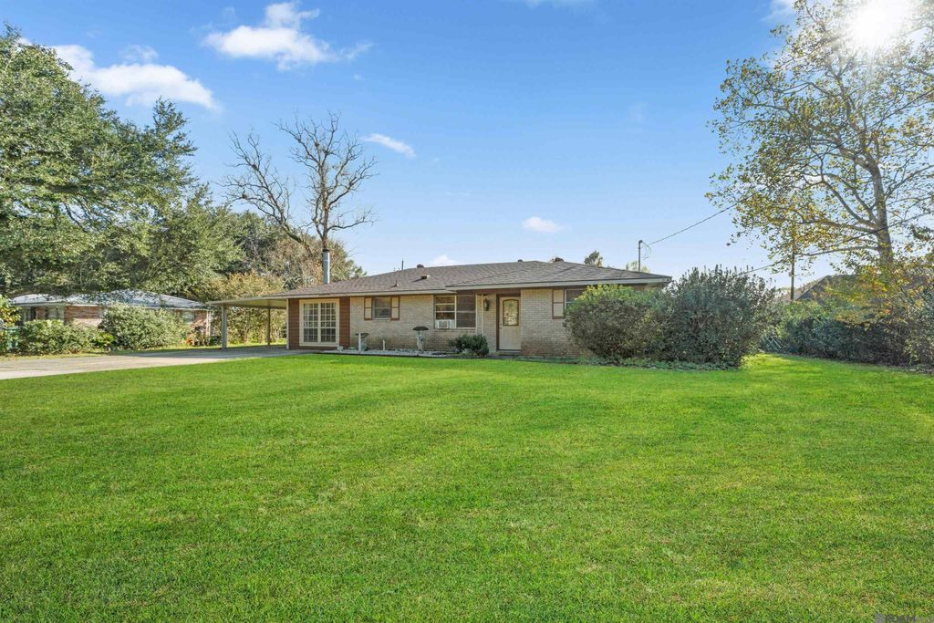 3952 Chestnut St, Zachary, LA 70791