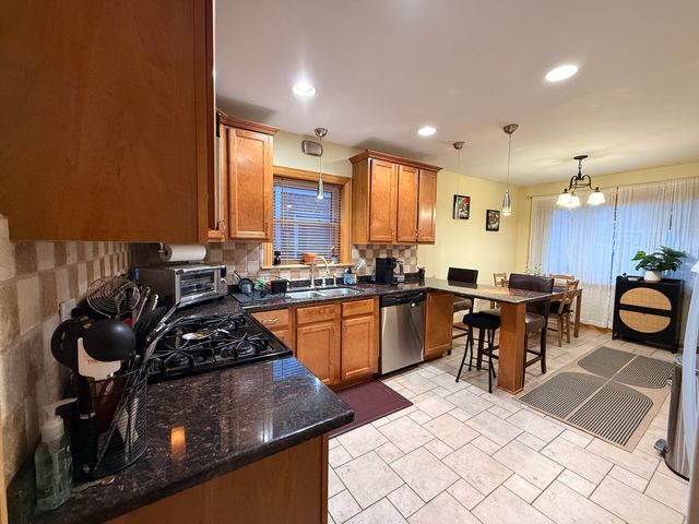 4918 N MOODY Avenue, Chicago, IL 60630