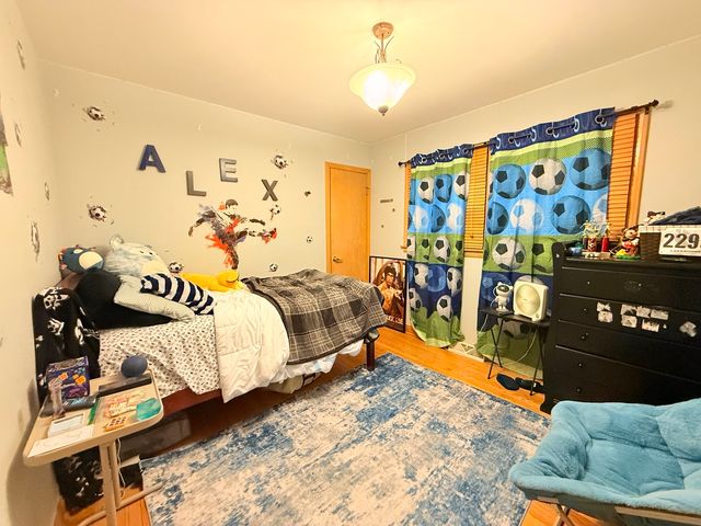 4918 N MOODY Avenue, Chicago, IL 60630