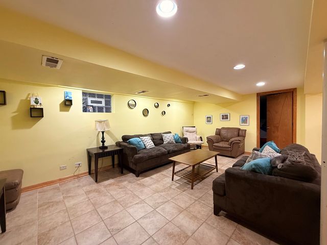 4918 N MOODY Avenue, Chicago, IL 60630