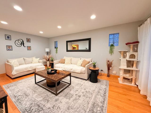 4918 N MOODY Avenue, Chicago, IL 60630