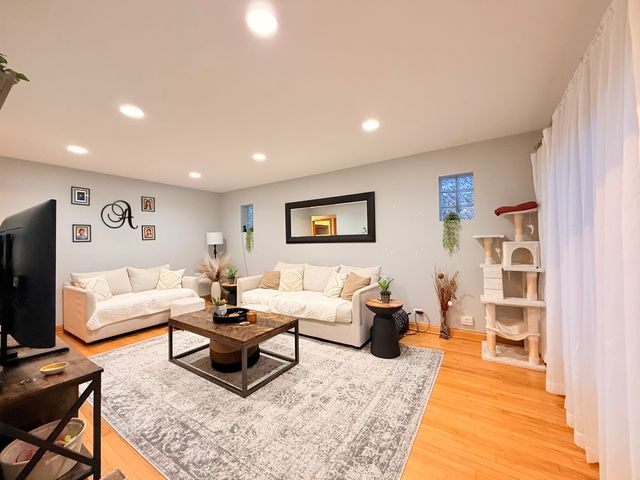 4918 N MOODY Avenue, Chicago, IL 60630