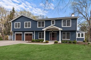 130 Ravine Forest Drive, Lake Bluff, IL 60044