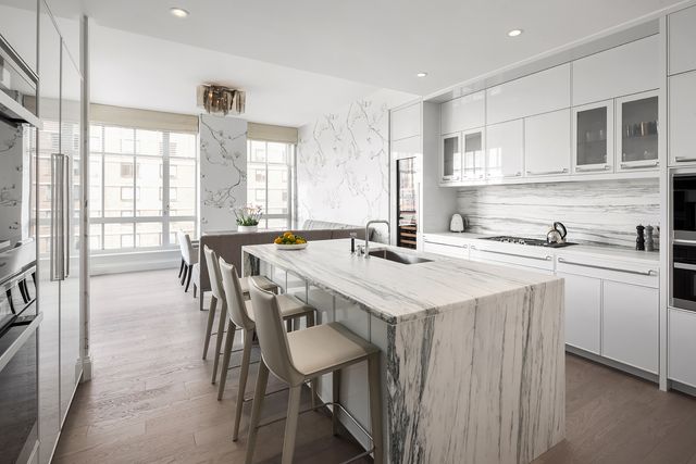 200 E 95th St Apt 25A, New York City, NY 10128