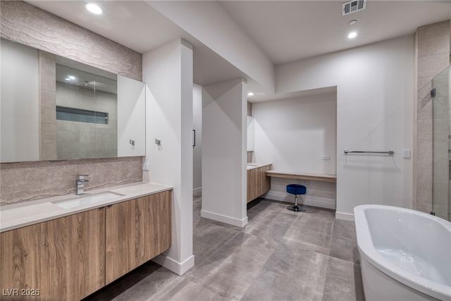 25 Falling Ridge Lane, Henderson, NV 89011