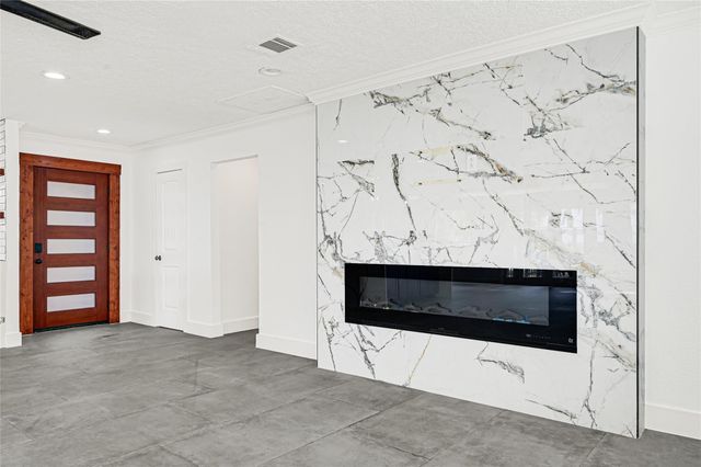 404 S Burnett Drive, Baytown, TX 77520