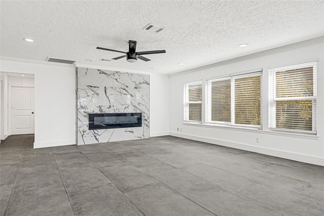 404 S Burnett Drive, Baytown, TX 77520