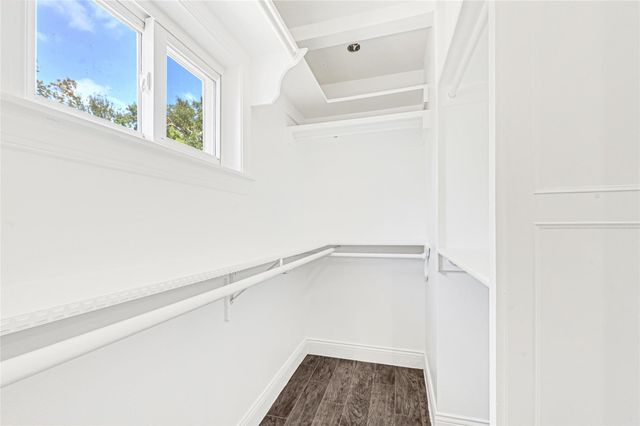 404 S Burnett Drive, Baytown, TX 77520