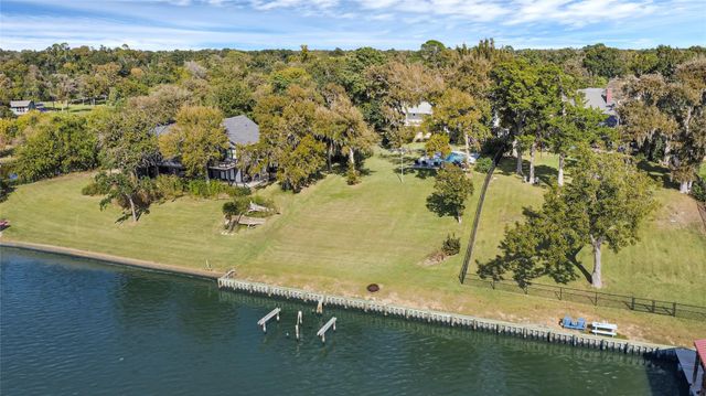 404 S Burnett Drive, Baytown, TX 77520