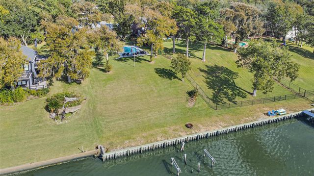 404 S Burnett Drive, Baytown, TX 77520