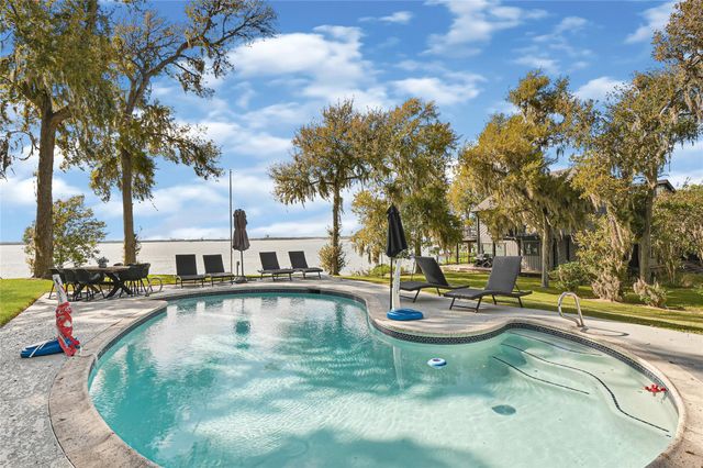 404 S Burnett Drive, Baytown, TX 77520