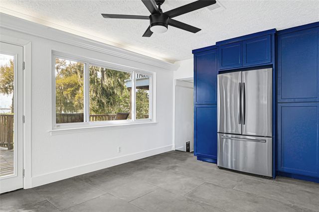 404 S Burnett Drive, Baytown, TX 77520