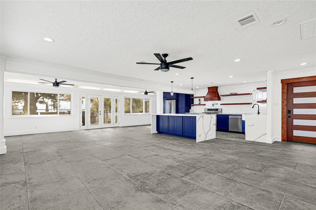 404 S Burnett Drive, Baytown, TX 77520