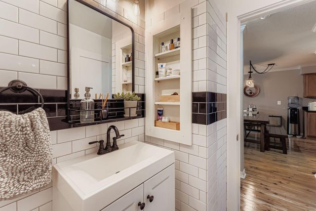 2727 W 43rd Street 303, Minneapolis, MN 55410