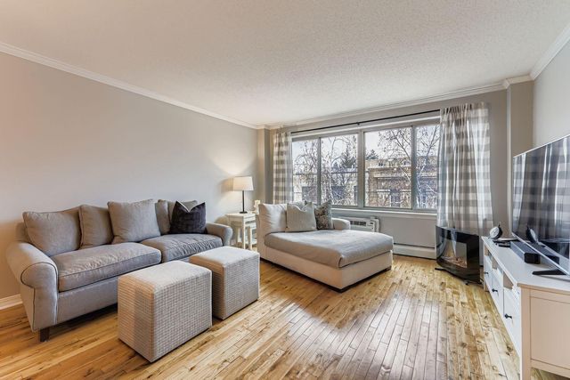 2727 W 43rd Street 303, Minneapolis, MN 55410