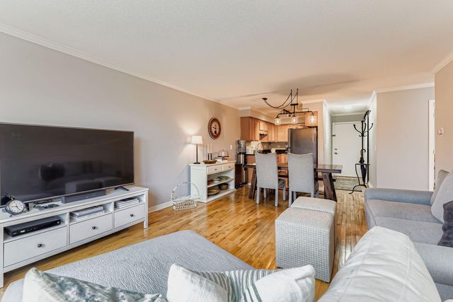 2727 W 43rd Street 303, Minneapolis, MN 55410