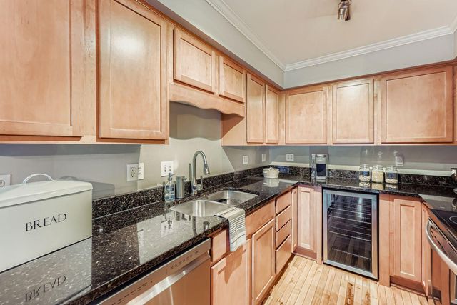 2727 W 43rd Street 303, Minneapolis, MN 55410