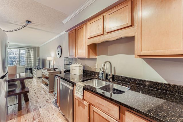 2727 W 43rd Street 303, Minneapolis, MN 55410