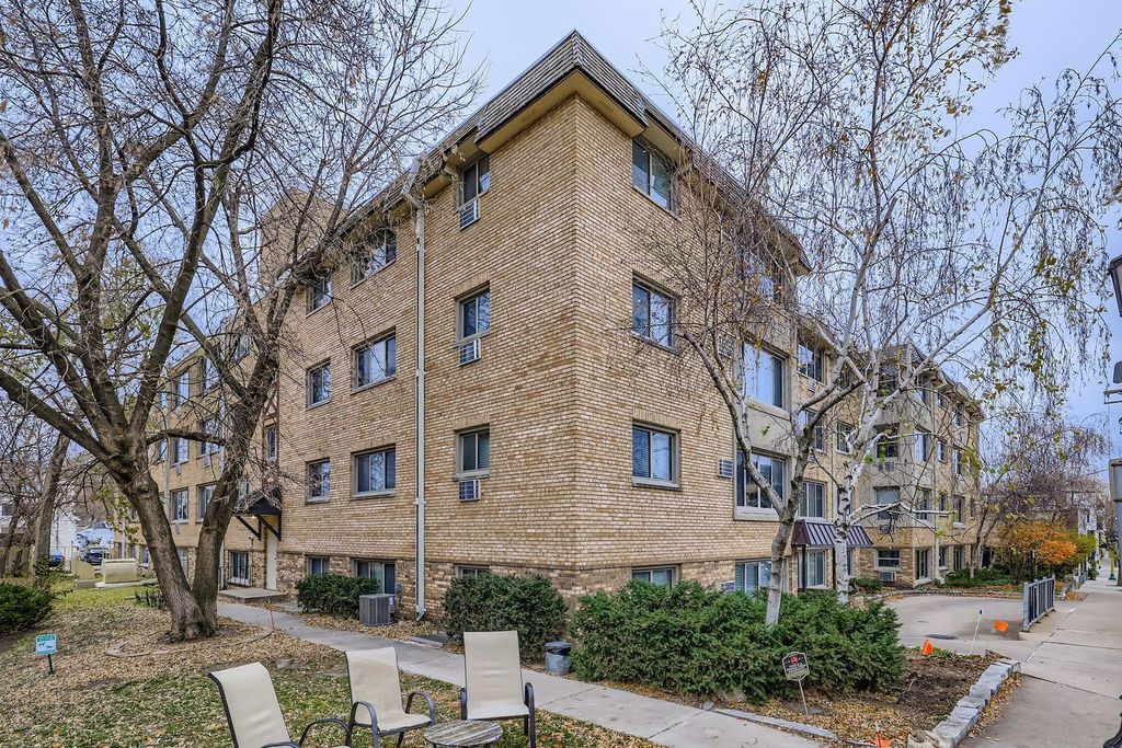 2727 W 43rd Street 303, Minneapolis, MN 55410