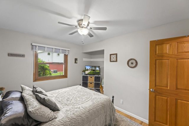 36707 Prairie DRIVE, Oconomowoc, WI 53066