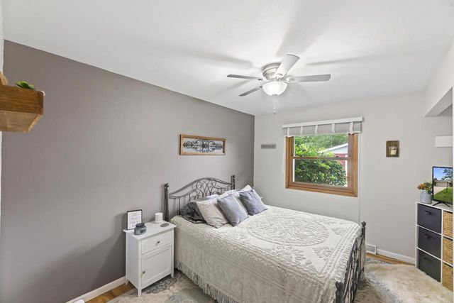 36707 Prairie DRIVE, Oconomowoc, WI 53066
