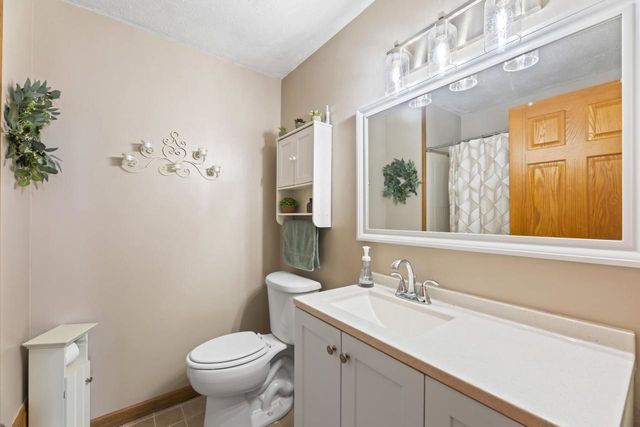 36707 Prairie DRIVE, Oconomowoc, WI 53066
