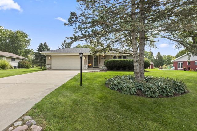 36707 Prairie DRIVE, Oconomowoc, WI 53066
