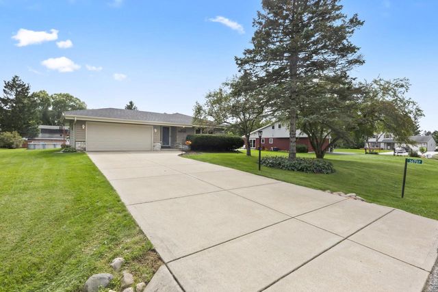 36707 Prairie DRIVE, Oconomowoc, WI 53066
