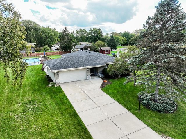 36707 Prairie DRIVE, Oconomowoc, WI 53066