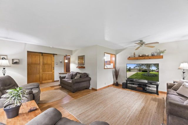 36707 Prairie DRIVE, Oconomowoc, WI 53066