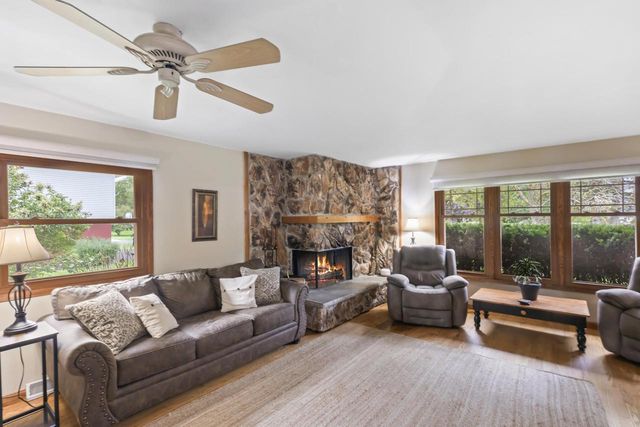 36707 Prairie DRIVE, Oconomowoc, WI 53066