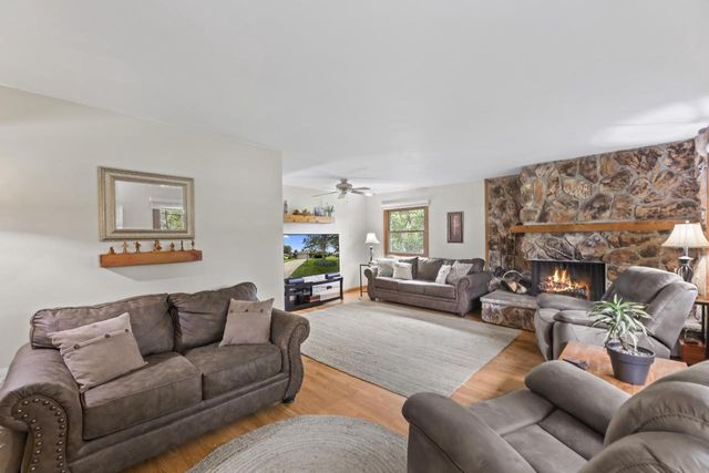 36707 Prairie DRIVE, Oconomowoc, WI 53066