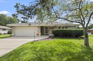 36707 Prairie DRIVE, Oconomowoc, WI 53066