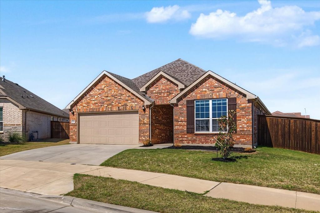 5949 Silverhollow Drive, Fort Worth, TX 76137